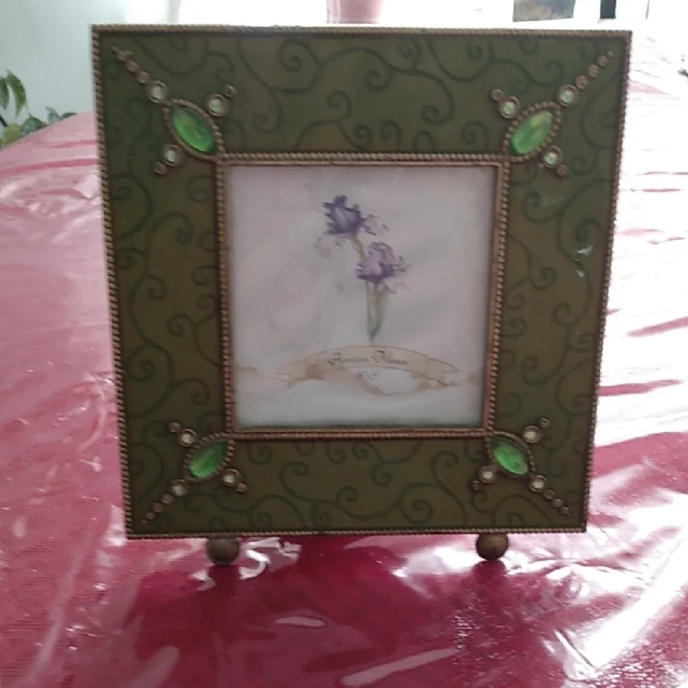 Elegant Green Photo Frame with Gem Accents